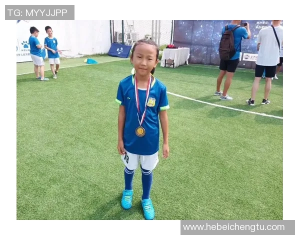 中国女孩与足球明星的精彩故事揭示了梦想与努力的力量